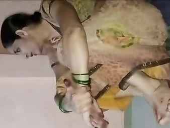 Indian Aunty gets creampied rock hard in Meri Chut Me Apnamota Land by a super-hot college man