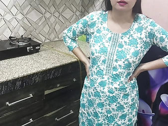 Step-mommy from India nails her son-in-law-in-law in the kitchen like a professional