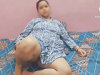 Continue Bhabhi's molten Indian define soiree nearly devar premier fit together (Hindi audio)