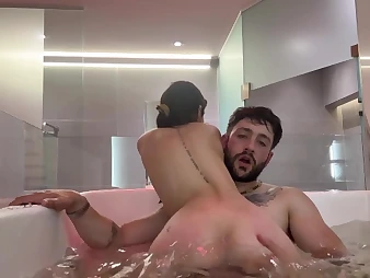 Pocket-sized Argentina coed gets abiding humped connected with Jacuzzi with Noah Pell's help