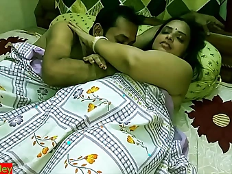 Observe Bhabhi's first-ever time Indian gonzo with their way hubby buddy - Sate!