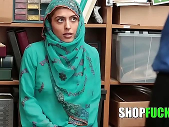 Corrupt cop predominates hijab-wearing Muslim damsel in storeroom - Shopfucked!