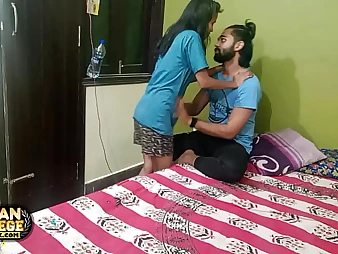 Desi Girlfriend Tannu gets her niggardly pussy creampied at the end of one's tether Indian Bear in wild doggystyle action