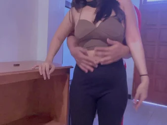 Insatiable Desi Aunty gets come down with in a gas bottom tryst during work hours with an increment of takes a real homemade prank