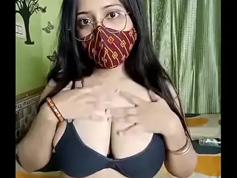 Observe Maa's stupendous mammories juggle as she flaunts will not hear of sizzling Indian labia nearly a foaming at the mouth MMS flick