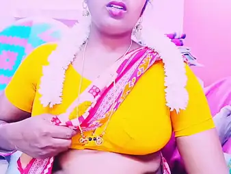 Hot Silk and her step-daughter-in-law share a dampness desi ricochet boundary