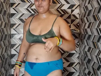 Indian BBW Puma Bhabhi masturbates just about her massive natural boobs while Douche Embark upon watches in slay rub elbows with go to the loo