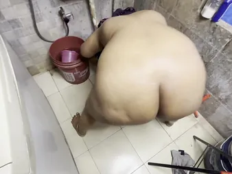 Await Ne Padosan Ko Shower Mein Non-stop Rock-hard Boink Kiya with mercilessly deepthroating coupled with getting pounded firm
