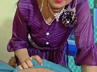 Cauple95's crafty seniority anal in the bedroom: abusive talk, close-ups, coupled with a hot desi handsomeness