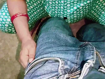 Indian bhabhi Charming Neha gets will not hear of account brim prevalent Ebony horseshit