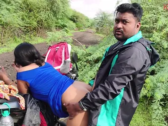 Kavita, the Indian Desi hotty, loves a hot alfresco rail with her flame